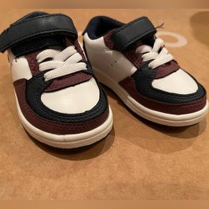 Boys Colorblock Low Top Sneakers - White